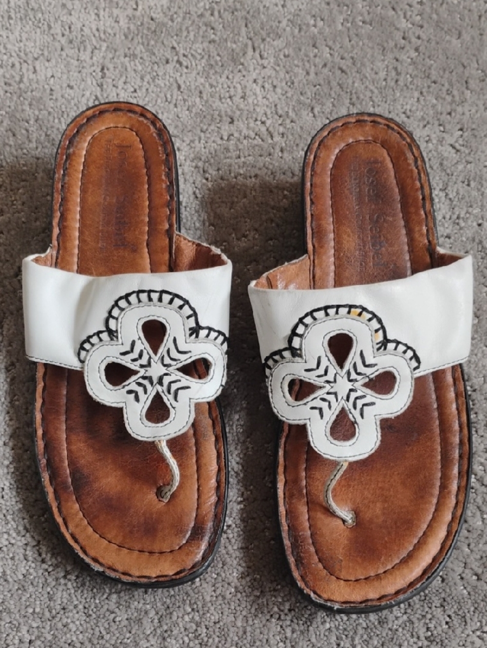 Josef Seibel White Leather Slide with Floral Cutout Accent. Women's 38.  US 7.5